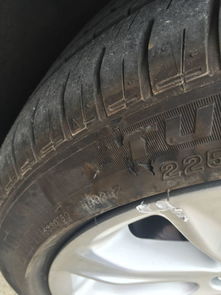 車胎是防爆胎,請問被剮了一個坑,有隱患么,要去修理廠補一下么